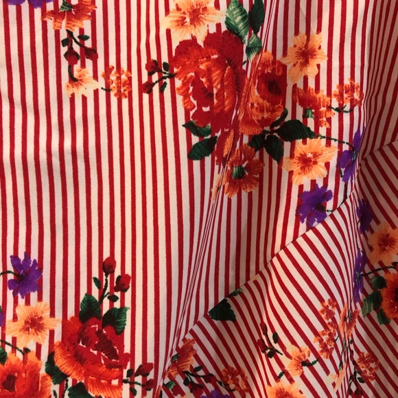 Floral Red Top - Picture 3 of 4